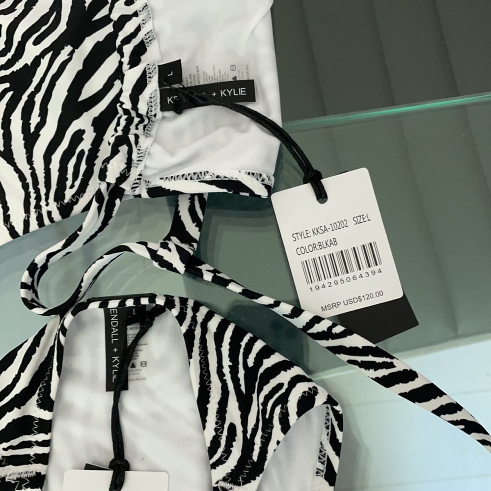 Zebra Bikini - Picture 7 of 7